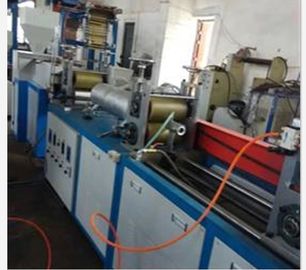 ประเทศจีน PVC Heat Shrink Tubing เครื่องเป่าฟิล์มแบบแบน 5.5KW มอเตอร์ไฟฟ้า โรงงาน